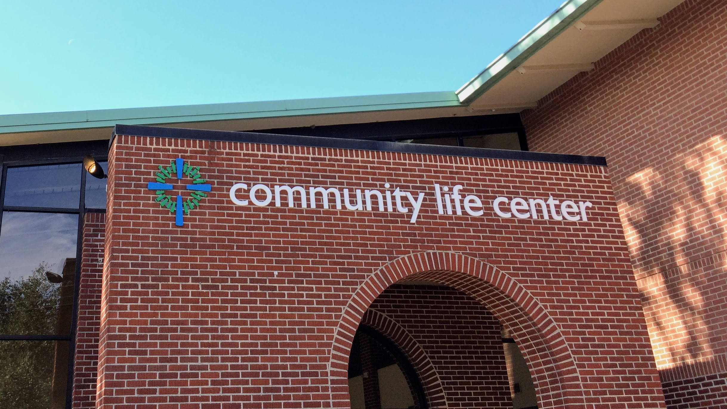 Exterior wayfinding on church campus with dimensional letters - signgeek Wayfinding 