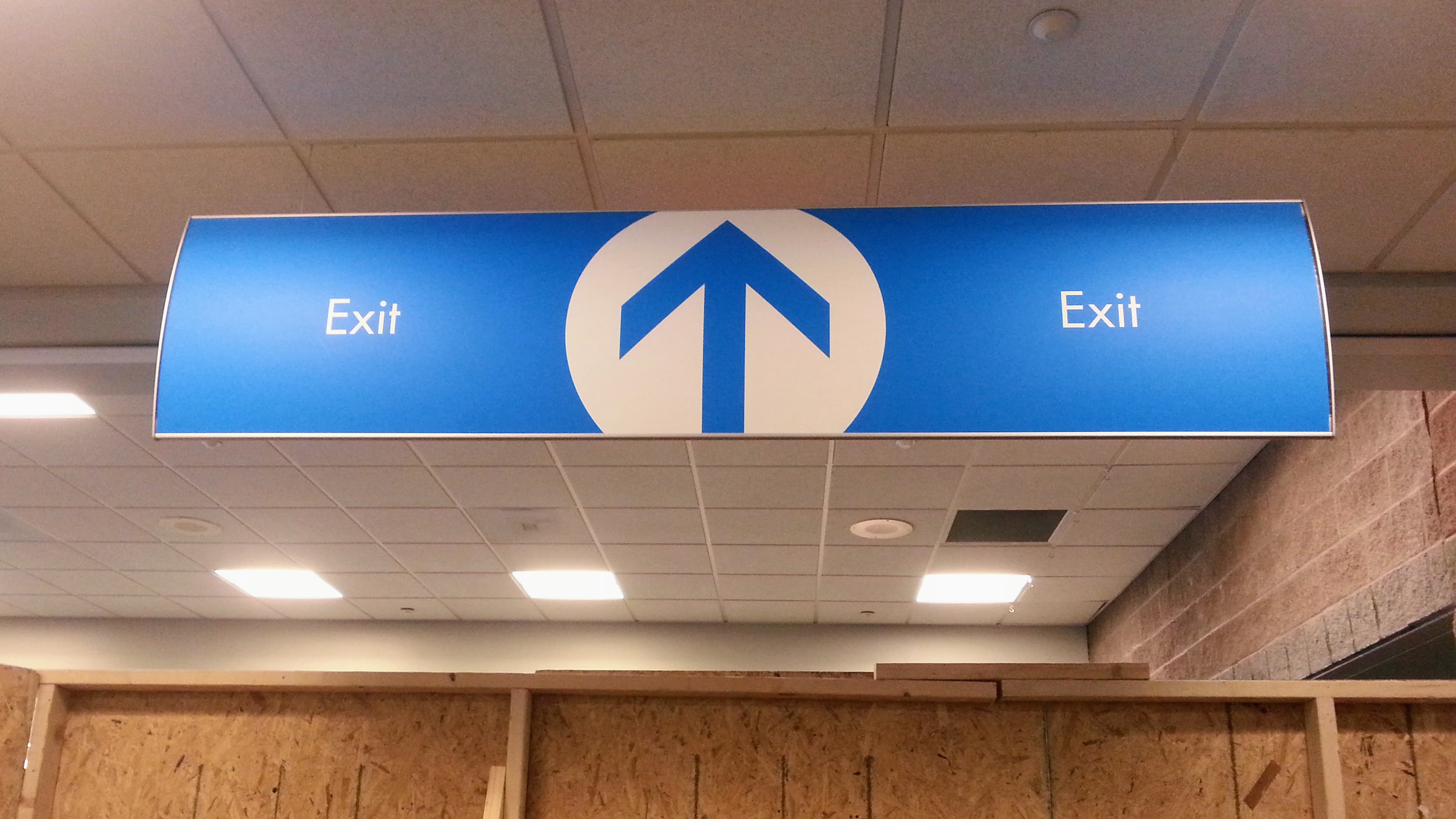 Vista System Signage in Pensacola Airport by signgeek