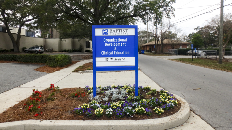 SignGeek Exterior Wayfinding - Wayfinding signage for Baptist Health Care