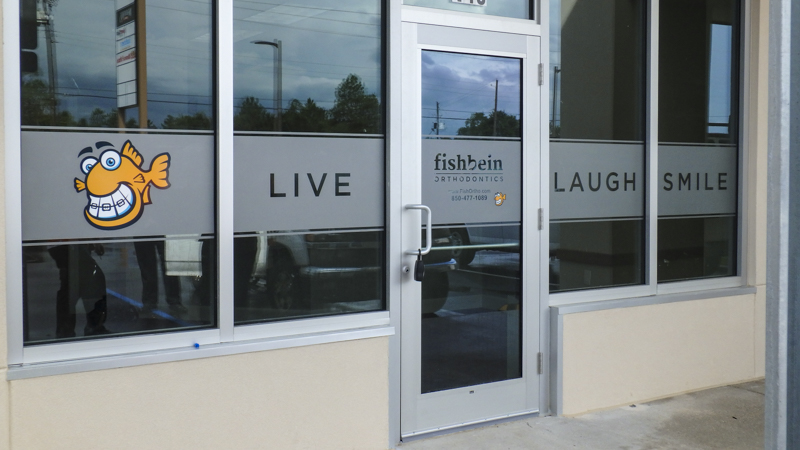 Exterior window graphics at Fishbein Orthodontics - Signgeek Environmental Graphics 